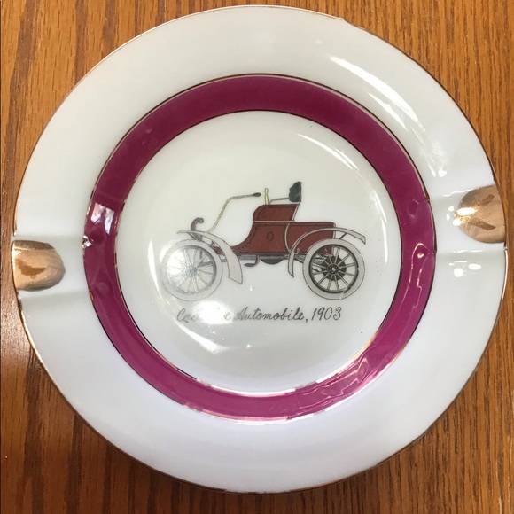 Ashtray/Jewelry Holder with Cadillac Automobile - Picture 1 of 4